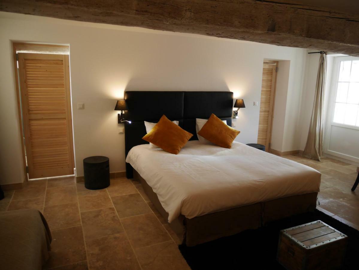 Mas Du Grand Bordes Bed & Breakfast Saint-Laurent-d'Aigouze Exterior photo