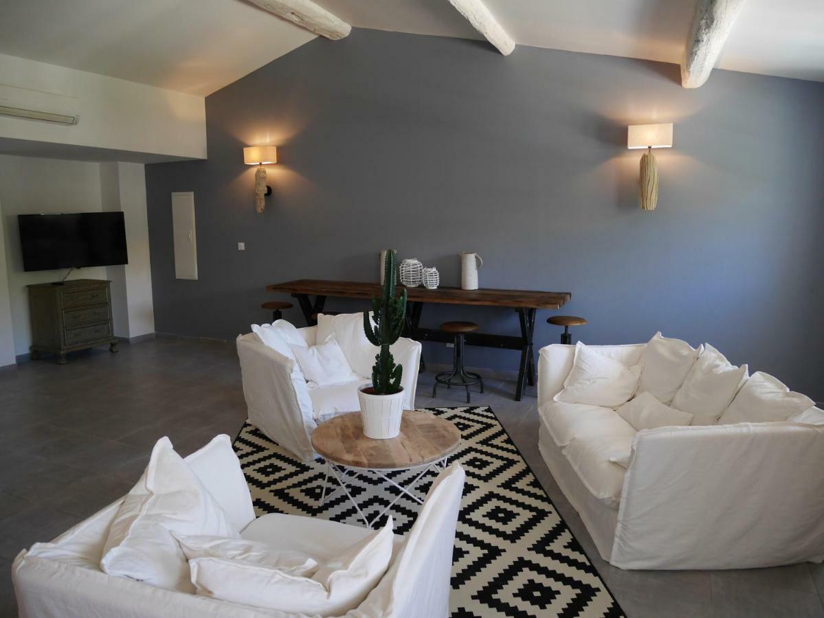 Mas Du Grand Bordes Bed & Breakfast Saint-Laurent-d'Aigouze Exterior photo